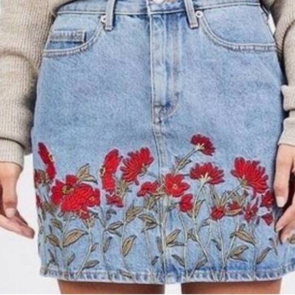 Juicy Couture Black Label Embroidered Denim Mini Skirt – Size 24
